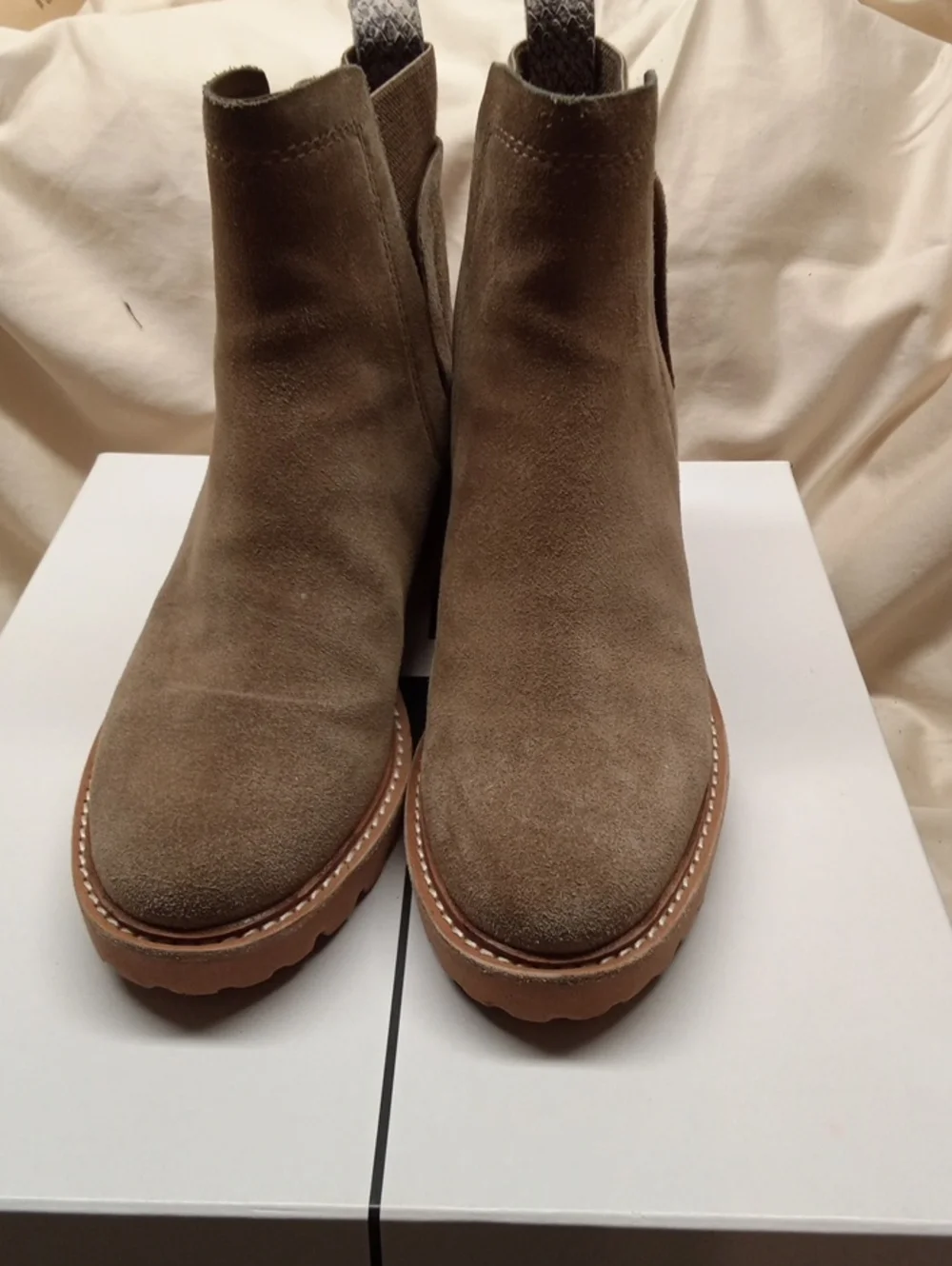 Women's Suede Chelsea Boots in Taupe